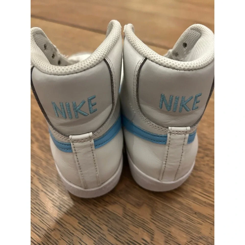 Nike Youth High-Top Sneakers‎ – Size 5